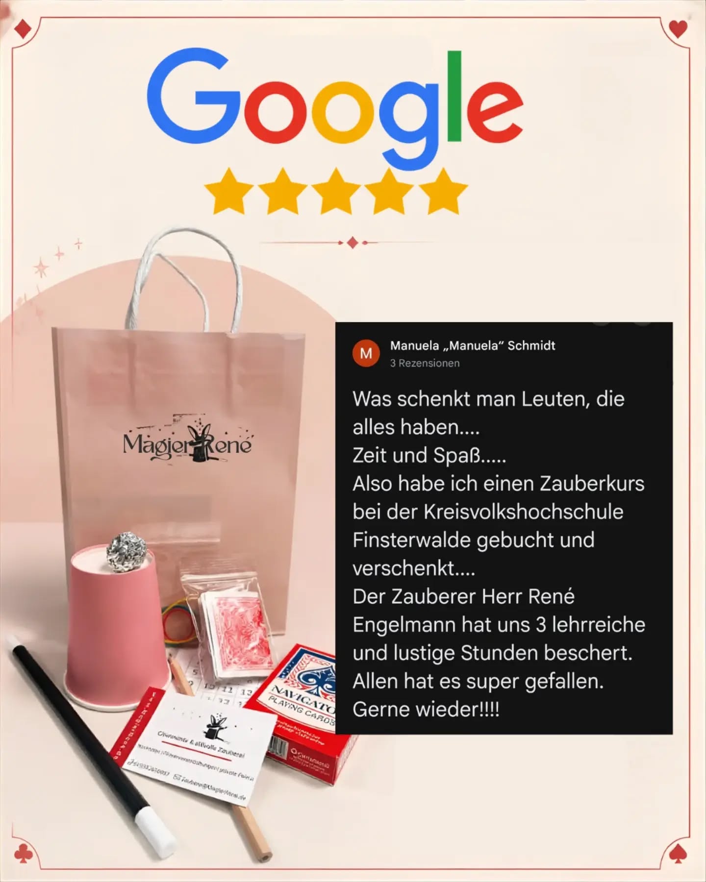 Mann im Anzug zaubert für Gäste am Tisch.